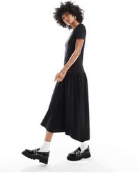 Monki - Short Sleeve Open Neck Midi Soft Jersey Dress With Pleated Bottom - Lyst
