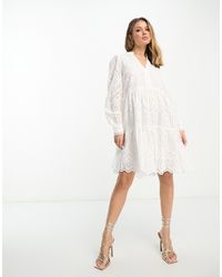Y.A.S - Y.a.s - robe courte à col v et manches longues en broderie anglaise - Lyst