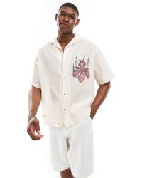 ASOS - Camisa Beis Extragrande Con Cuello De Solapas Y Estampado Floral En El Pecho Y La Espalda De -Beis - Lyst