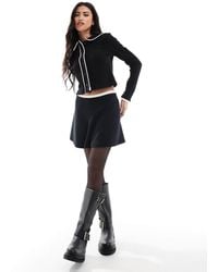 Miss Selfridge - – weicher, ausgestellter, gerippter minirock mit farblich abgesetzter borte - Lyst