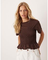 ASOS - T-shirt ajusté en coton avec détail froncé à la taille - chocolat - Lyst
