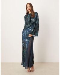 ASOS - Satijnen Maxi Jurk Met Lange Mouwen En Cape-Detail - Lyst