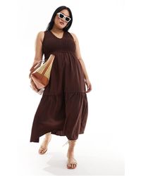 ASOS - Asos design - robe d'été mi-longue effet froissé à col en v avec jupe à volants - chocolat - Lyst