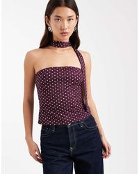 Miss Selfridge - Top Burdeos Con Estampado De, Escote Palabra De Honor Y Detalle De Fular De -Negro - Lyst