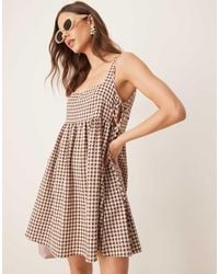 ASOS - Vestido Corto Marrón A Cuadros Vichy De Estilo Babydoll Con Lazadas En Los Laterales De - Lyst