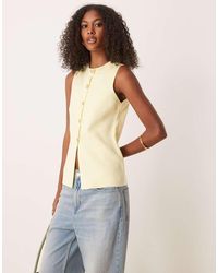 ASOS - Chaleco De Traje Amarillo Pastel Estructurado Con Cuello Redondo Y Botones Dorados De Punto De - Lyst