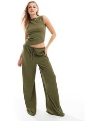 ASOS - Pantalones Caquis De Pernera Ancha De Tejido Texturizado De (Parte De Un Conjunto)-Verde - Lyst