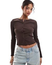 Vila - Camiseta Marrón De Manga Larga Con Bordes Ondulados Y Botones De Presión En La Parte Delantera De - Lyst