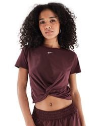 Nike - Camiseta Con Detalle Retorcido En La Parte Delantera Dri-Fit De Nike One Training-Rojo - Lyst