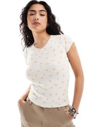 Cotton On - Cotton On Fitted Crop T-Shirt With V Neck Rosette Detail - Lyst