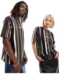 Guess - Camiseta a rayas verdes y azul marino verticales unisex - Lyst