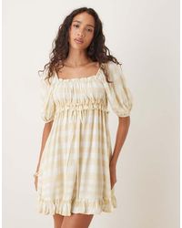 ASOS - Vestito Grembiule Corto Giallo A Quadri Con Maniche A Sbuffo E Scollo Squadrato - Lyst