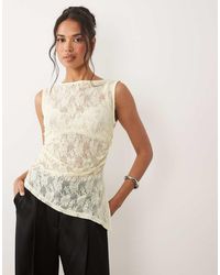 ASOS - Mouwloze Kanten Top Met Aangerimpelde Zijkant En Asymmetrisch Detail - Lyst
