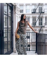 Lioness - Exclusieve Horseshoe Barrel Leg Jeans Met Monochrome Zebra Print - Lyst