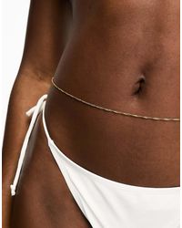 ASOS - – e bauchkette aus wasserfestem edelstahl mit gedrehtem design - Lyst