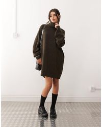 Weekday - Exclusivité asos - - robe pull courte en maille à col roulé - marron foncé chiné - Lyst