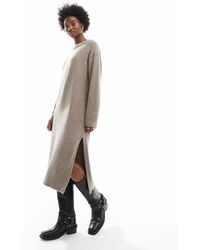 Weekday - Vestido Semilargo Marrón Topo Con Abertura Lateral De Punto De Mezcla De Lana Funda Exclusivo En Asos De -Gris - Lyst