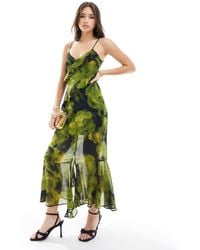 Miss Selfridge - Vestido largo verde con estampado floral y volantes asimétricos - Lyst