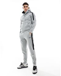 EA7 - Armani - - joggers felpati grigi con logo, profili a contrasto e fondo elasticizzato - Lyst