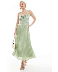 TFNC London - Vestito Lungo Da Damigella Salvia Con Gonna A Pieghe E Scollo Ad Anello - Lyst