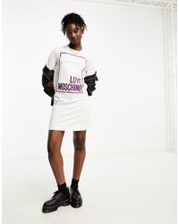 Love Moschino - Vestido estilo camiseta con logo cuadrado - Lyst