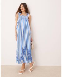 Y.A.S - – gestreiftes maxi-hängerkleid mit gebundenen trägern und hochwertiger blumen-stickerei - Lyst