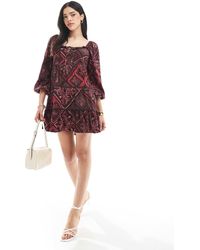 Miss Selfridge - – gestuftes minikleid mit paisley-blumenmuster - Lyst