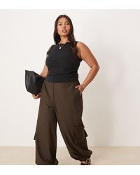 ASOS - Pantalones De Sastre Marrón De Pernera Recta Con Bajos Ajustados Y Detalle De Bolsillos Utilitarios De Curve - Lyst