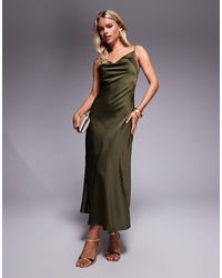 New Look - Robe mi-longue en satin à col bénitier - kaki - Lyst