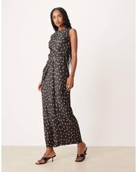 ASOS - – ärmelloses, plissiertes maxi-wickelkleid mit bindeband vorne und polka dots - Lyst