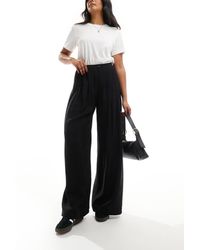 Stradivarius - Broek Met Soepele Plooien Aan De Voorkant - Lyst