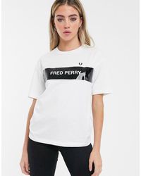 Fred Perry – Gestreiftes T-Shirt mit Logo - Weiß