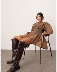 ASOS - Robe courte cintrée à la taille en jean avec manches ballon - rouille délavé - Lyst
