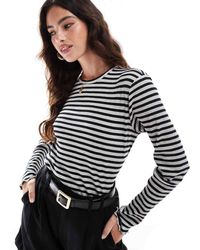 Vila - Top A Maniche Lunghe A Coste E A Righe Grigio Medio Mélange Con Bordi Ondulati - Lyst