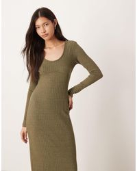 ASOS - Robe côtelée mi-longue à manches longues et encolure dégagée avec coutures sous la poitrine - olive - Lyst