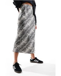 New Look - Falda midi con estampado - Lyst
