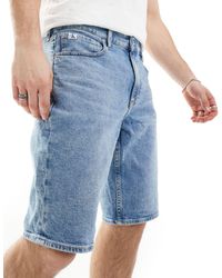 Calvin Klein - Pantaloncini di jeans regular lavaggio chiaro - Lyst
