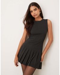 Mango - Elegante Mouwloze Mini Jurk Met Geplooide Zoom En Krijtstreep - Lyst