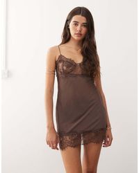 Lioness - Vestido Corto Marrón De Satén Con Detalle De Copas De Encaje Transparente Angelic De - Lyst