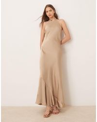 Vila - – elegantes neckholder-maxikleid aus satin - Lyst