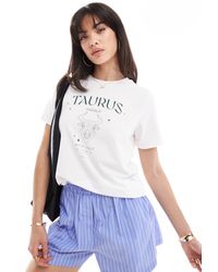 Pieces - Camiseta blanca con estampado del signo zodiacal "tauro" - Lyst