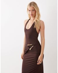 4th & Reckless - Robe longue près du corps dos nu à détail drapé à la taille avec élément métallique doré - chocolat - Lyst