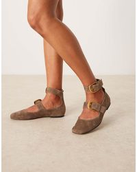 ASOS - Bailarinas Marrones De Estilo Merceditas De Ante Con Hebilla Extragrande Lorna De -Marrón - Lyst