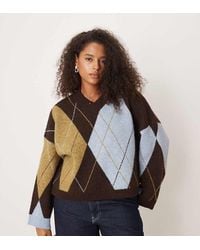 ASOS - Jersey Marrón De Corte Cuadrado Con Patrón De Rombos Y Cuello De Pico De Asos Design Curve - Lyst