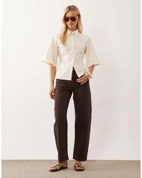 ASOS - – kurzärmlige, taillierte hemdbluse - Lyst