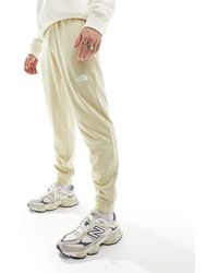 The North Face - Training reaxion - joggers beige mélange con logo - Lyst