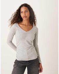 ASOS - Superzacht Geborsteld Geribbeld T-Shirt Met V-Hals En Lange Mouwen - Lyst