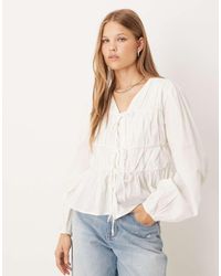 Y.A.S - Blusa A Maniche Lunghe Bianca Allacciata Sul Davanti - Lyst
