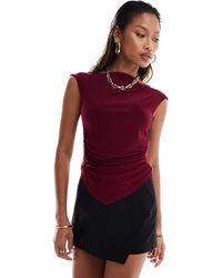 ASOS - Top Arricciato Sul Lato Con Scollo A Barchetta E Maniche Ad Aletta Bordeaux - Lyst