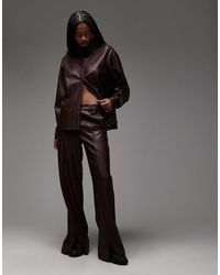 ASOS - Pantalones De Pernera Recta Y Talle Medio Con Bajo Abierto De Cuero Sintético De (Parte De Un Conjunto)-Rojo - Lyst
